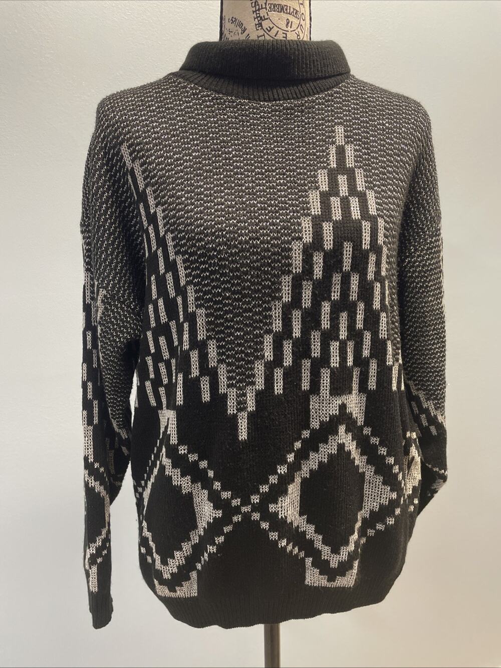 Vintage 80s Fortune Knits USA Women’s Black Silver Geometric Long Sleeve Sweater